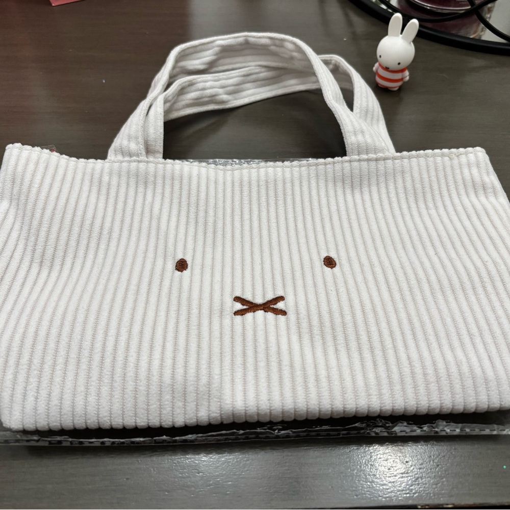 Miffy Mini Tote - Picture 2 of 7